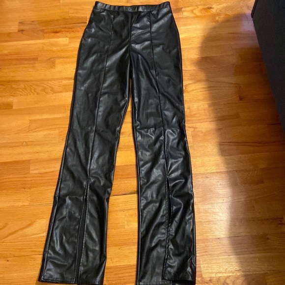 Women’s Pretty Little Thing pants. Black. Size 6